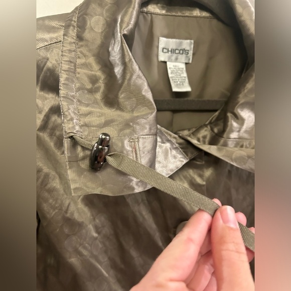 Chico’s Jacket 0 Gold Metallic Rain Coat Gold Dots Collared Buttons - Picture 5 of 10